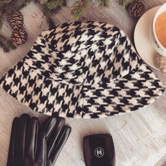 CHIC DOLLZ Houndstooth Bucket Hat -black - Picture 7 of 12
